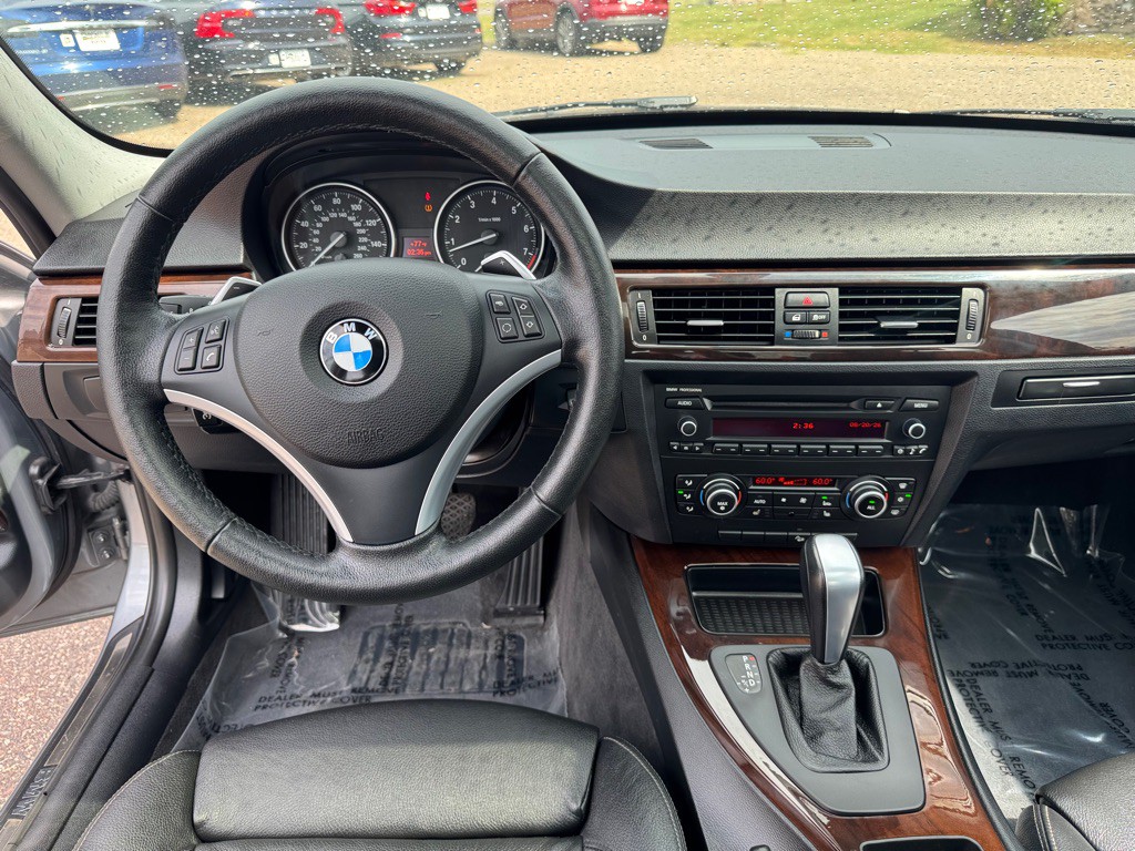 2011 BMW 3 Series Image 29