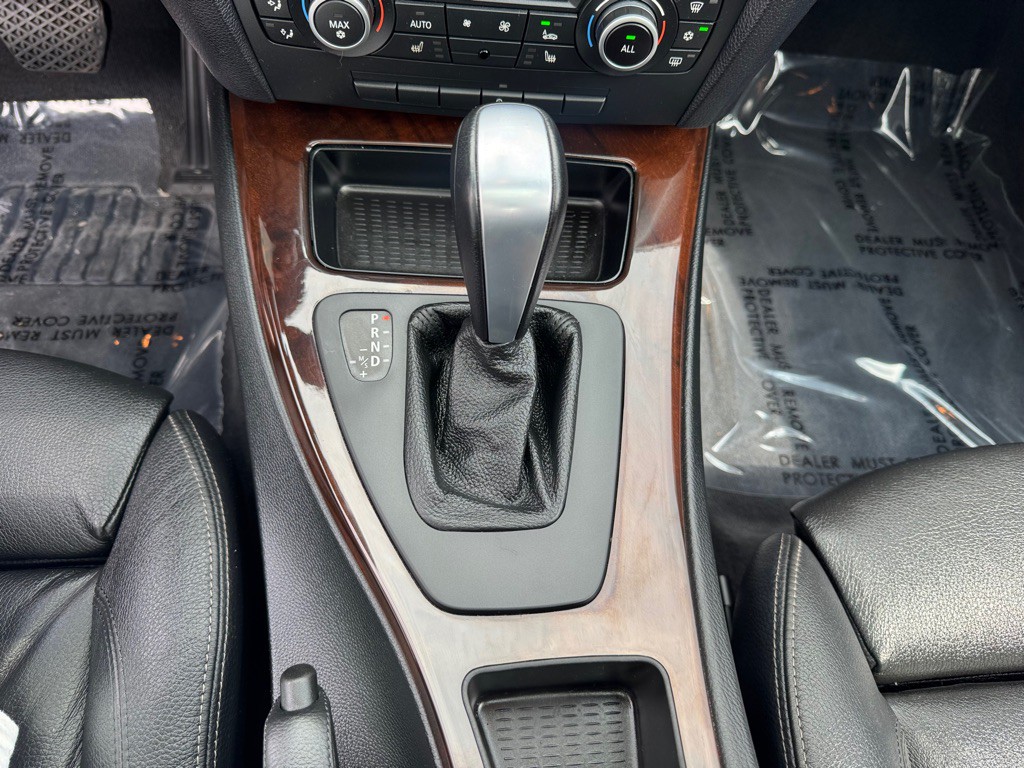 2011 BMW 3 Series Image 31