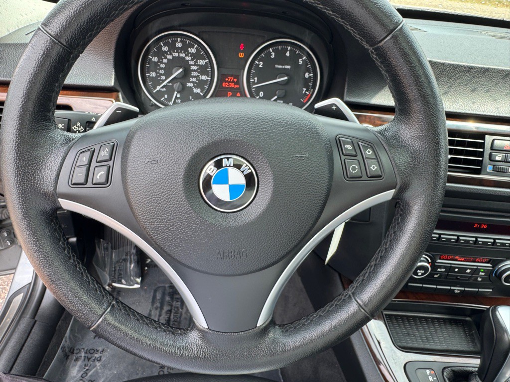 2011 BMW 3 Series Image 34