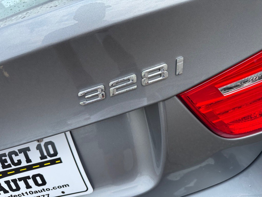2011 BMW 3 Series Image 38