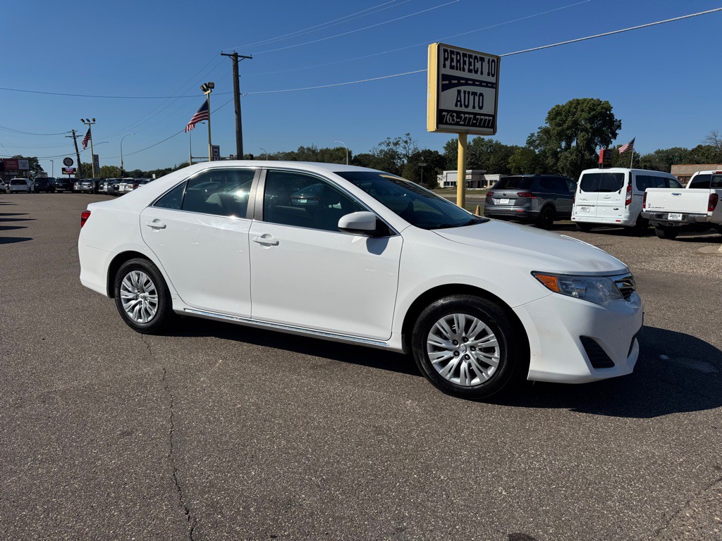 2013 Toyota Camry Image 2