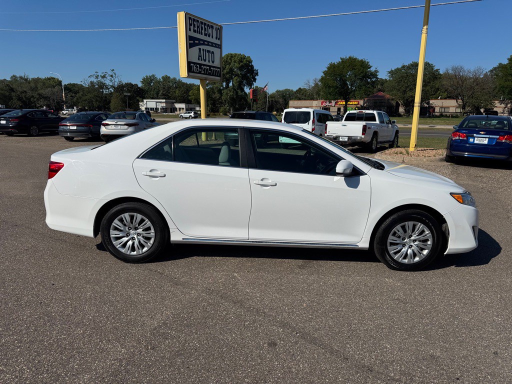 2013 Toyota Camry Image 3