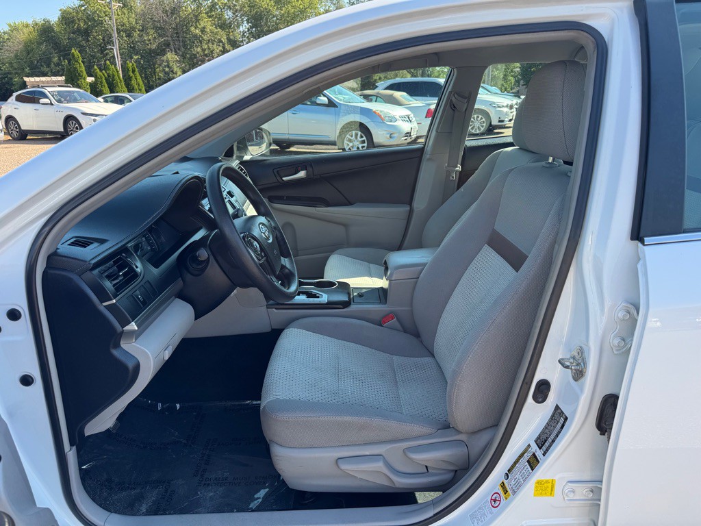 2013 Toyota Camry Image 13