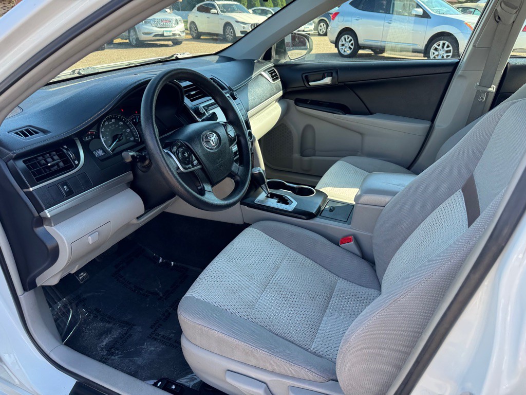 2013 Toyota Camry Image 14