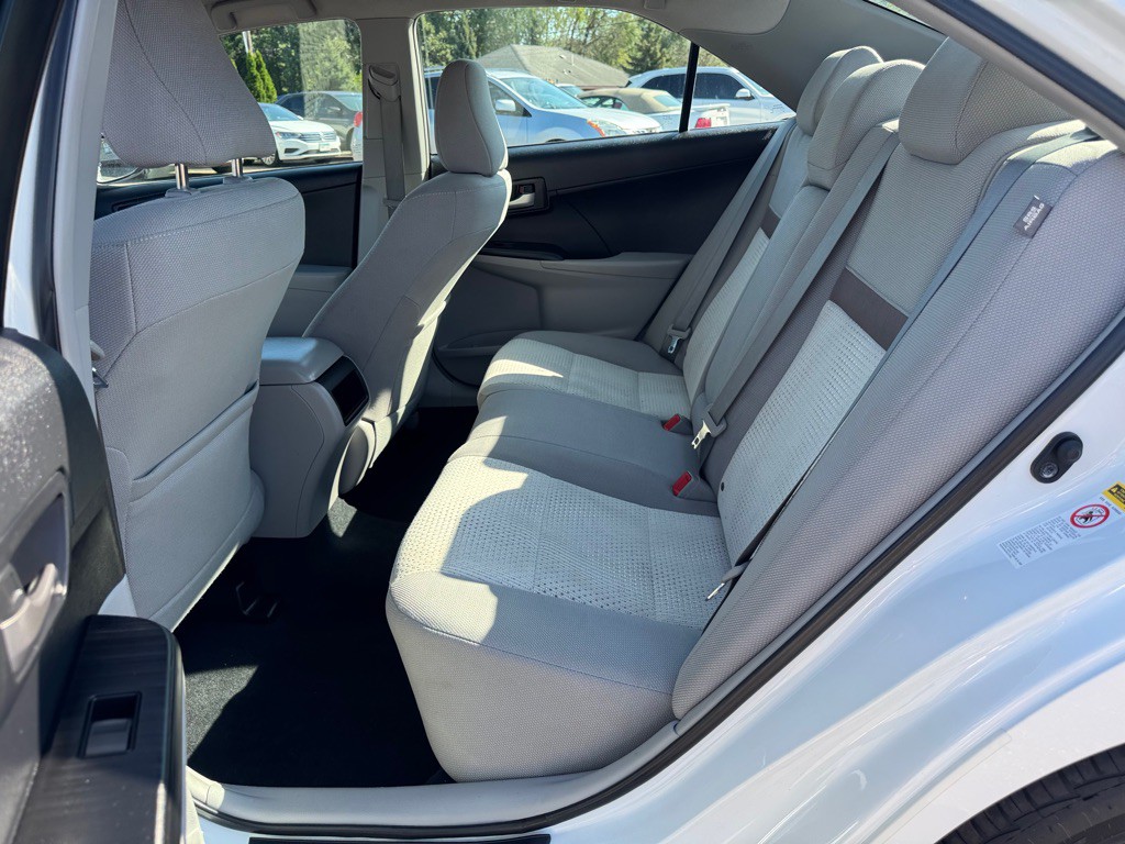 2013 Toyota Camry Image 17