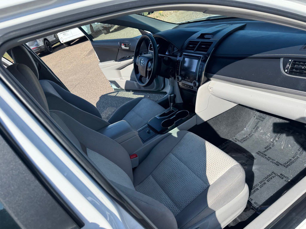 2013 Toyota Camry Image 24