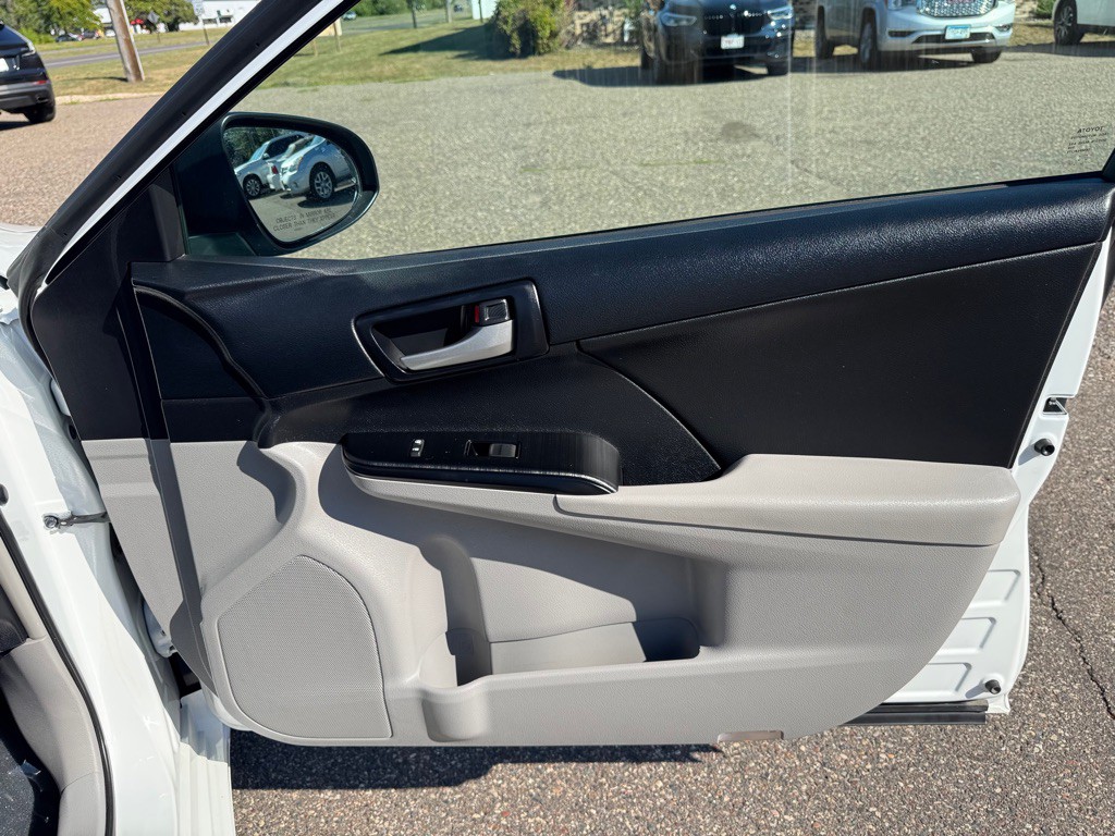 2013 Toyota Camry Image 26
