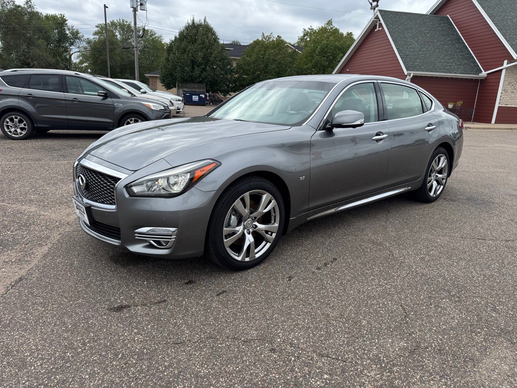 2017 INFINITI Q70 Image 10
