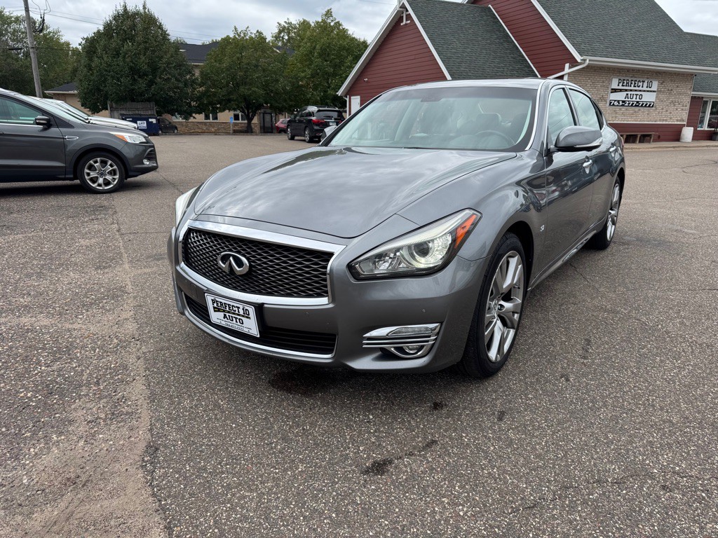 2017 INFINITI Q70 Image 11