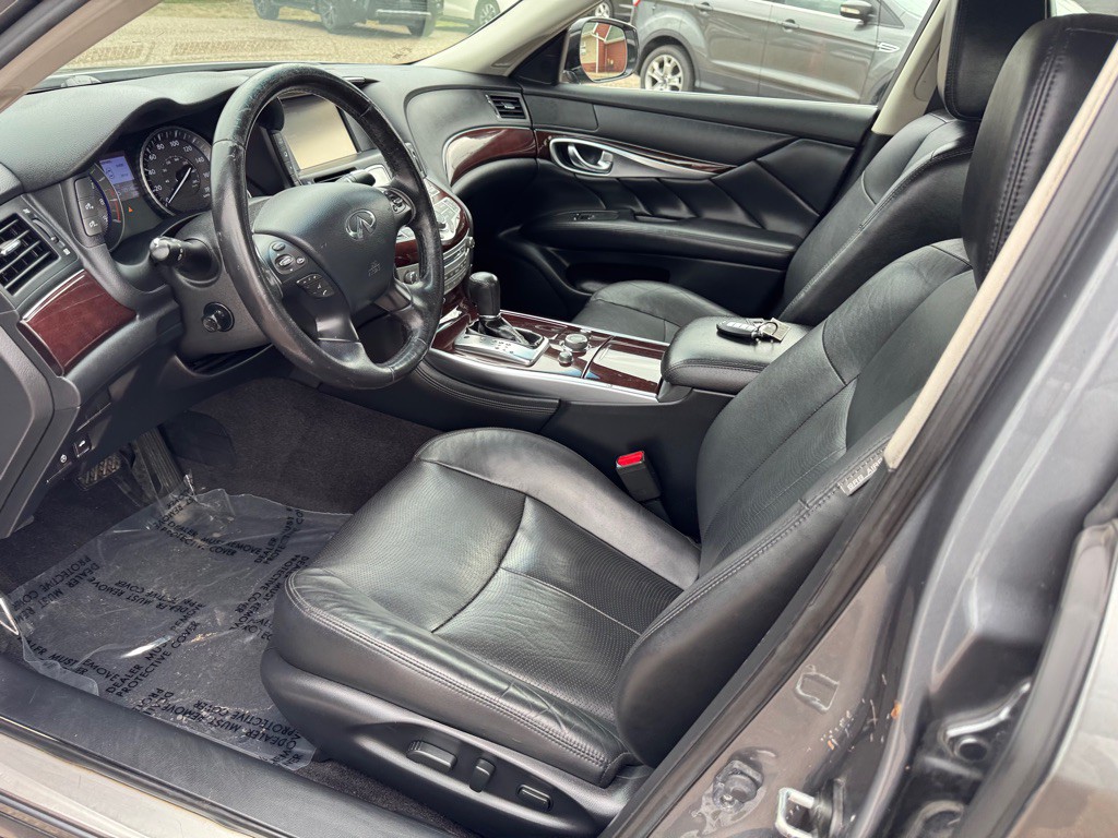 2017 INFINITI Q70 Image 14