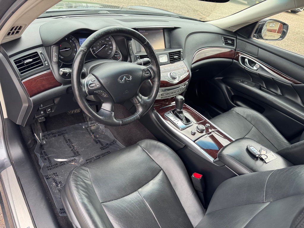 2017 INFINITI Q70 Image 15