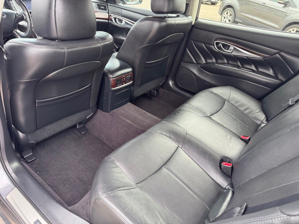 2017 INFINITI Q70 Image 18