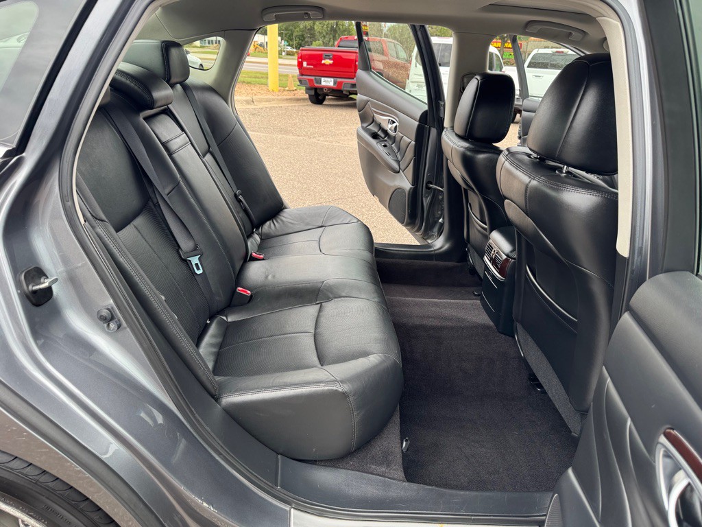 2017 INFINITI Q70 Image 21