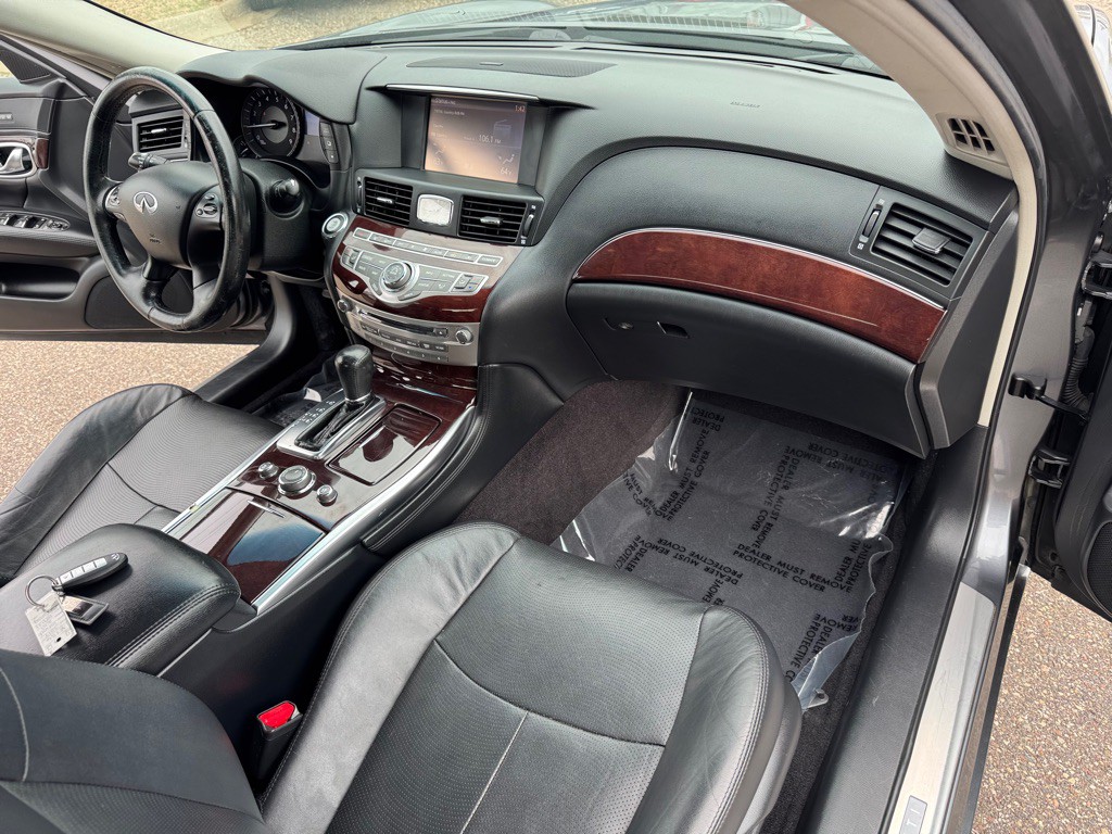 2017 INFINITI Q70 Image 26