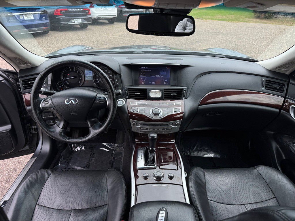 2017 INFINITI Q70 Image 28