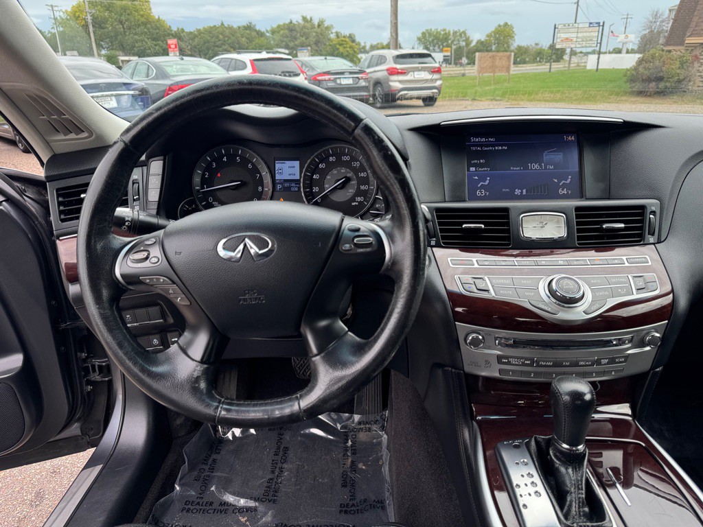 2017 INFINITI Q70 Image 29