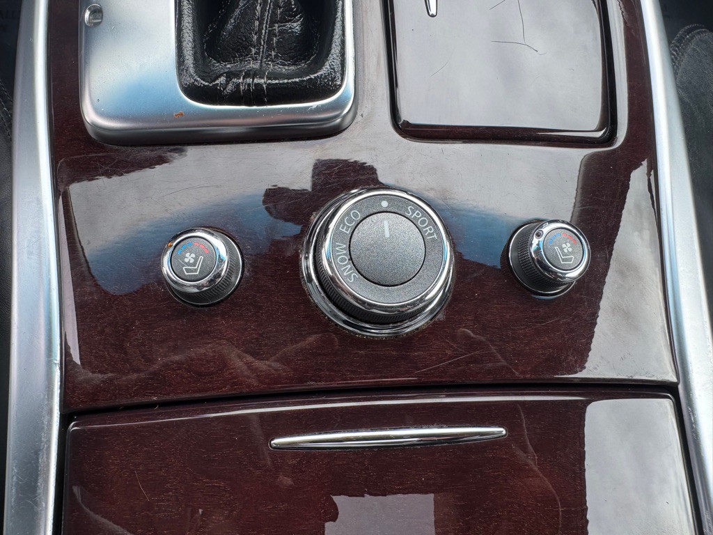 2017 INFINITI Q70 Image 33