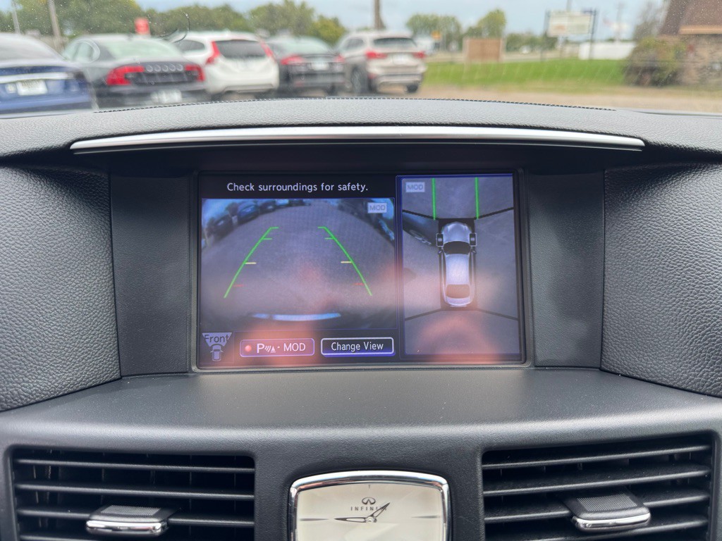 2017 INFINITI Q70 Image 37