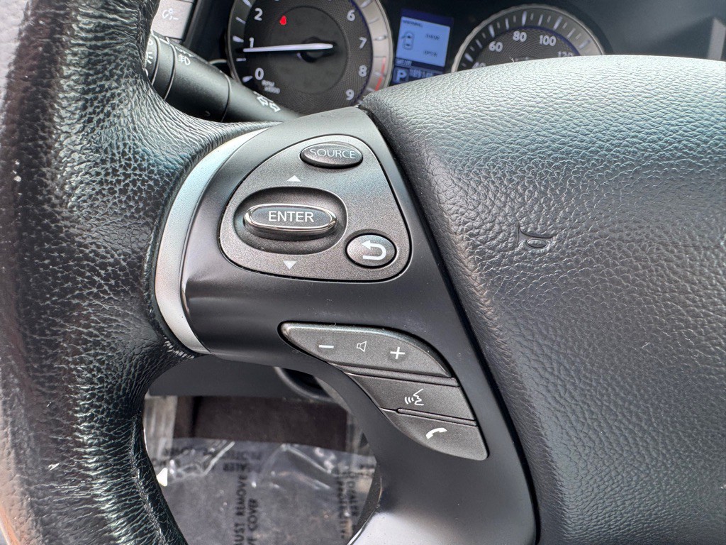 2017 INFINITI Q70 Image 41