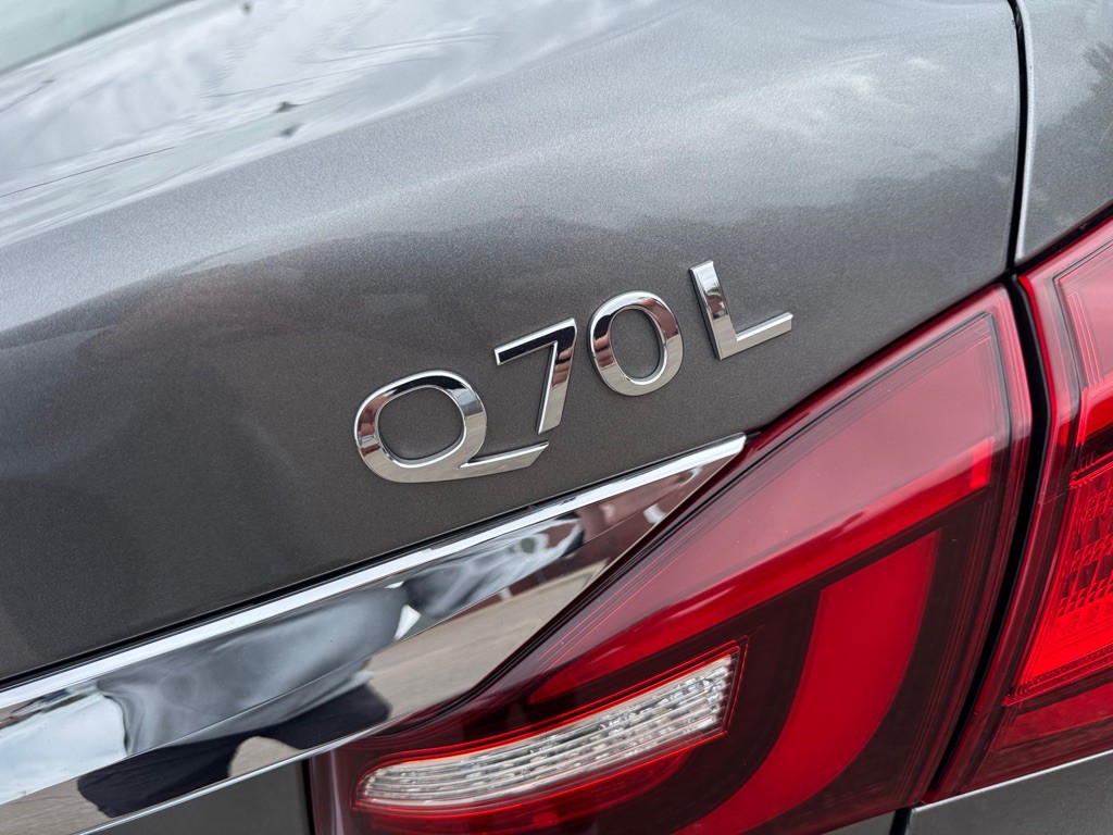 2017 INFINITI Q70 Image 46