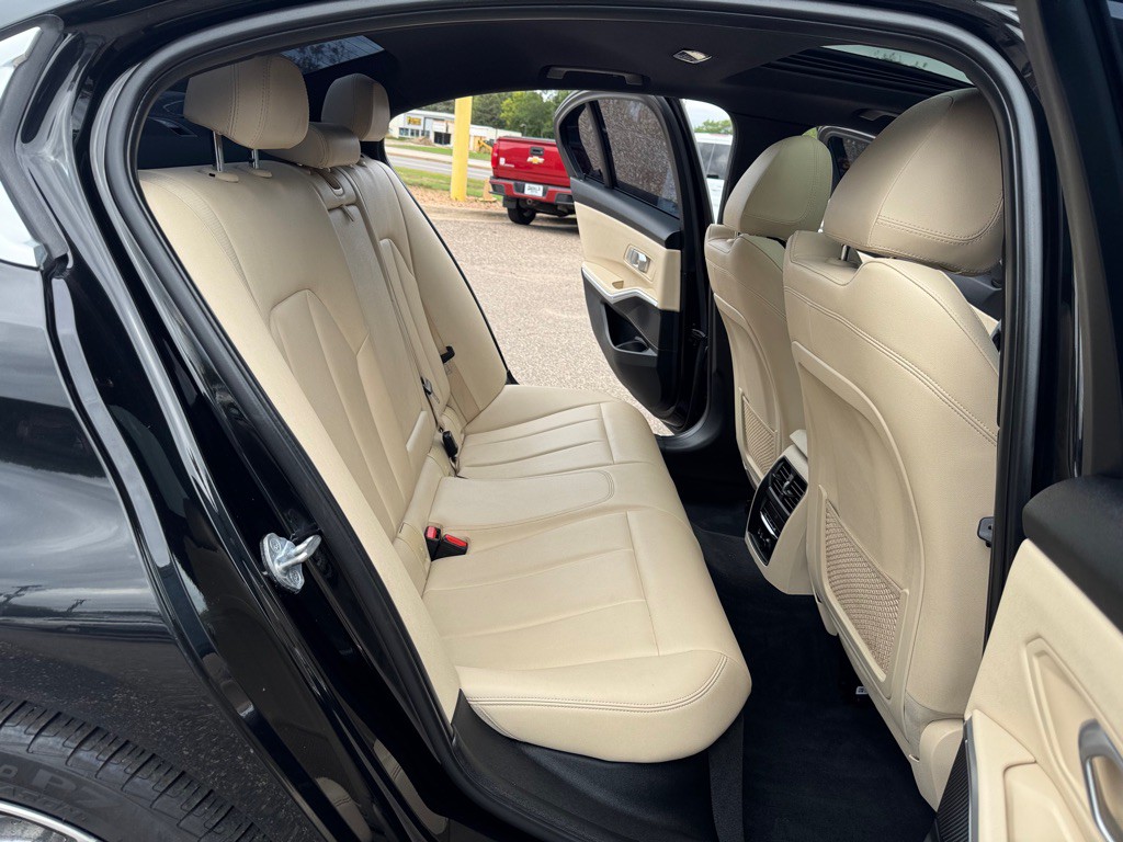 2019 BMW 3 Series Image 21