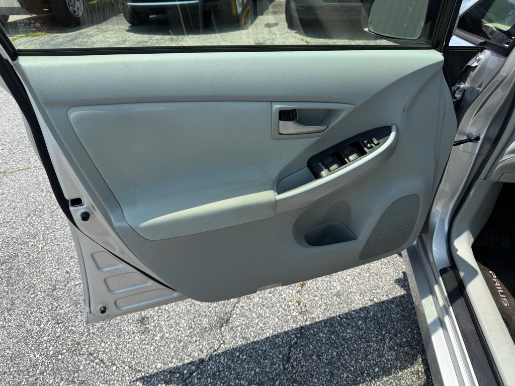 2012 Toyota Prius Image 11