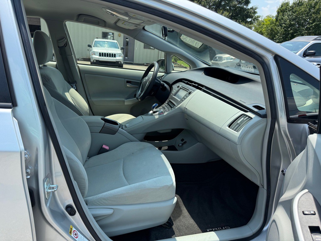 2012 Toyota Prius Image 14