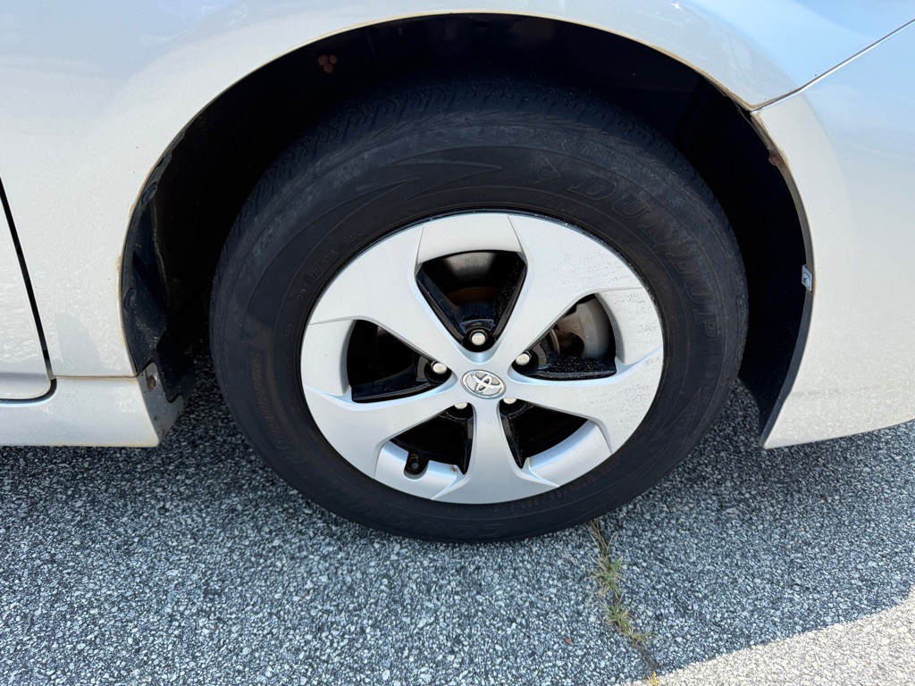 2012 Toyota Prius Image 16