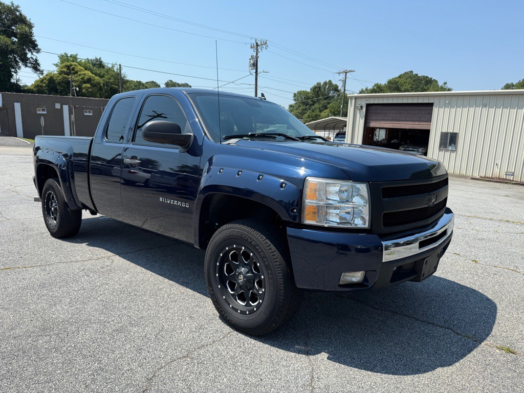 2011 Chevrolet Silverado 1500 Image 3