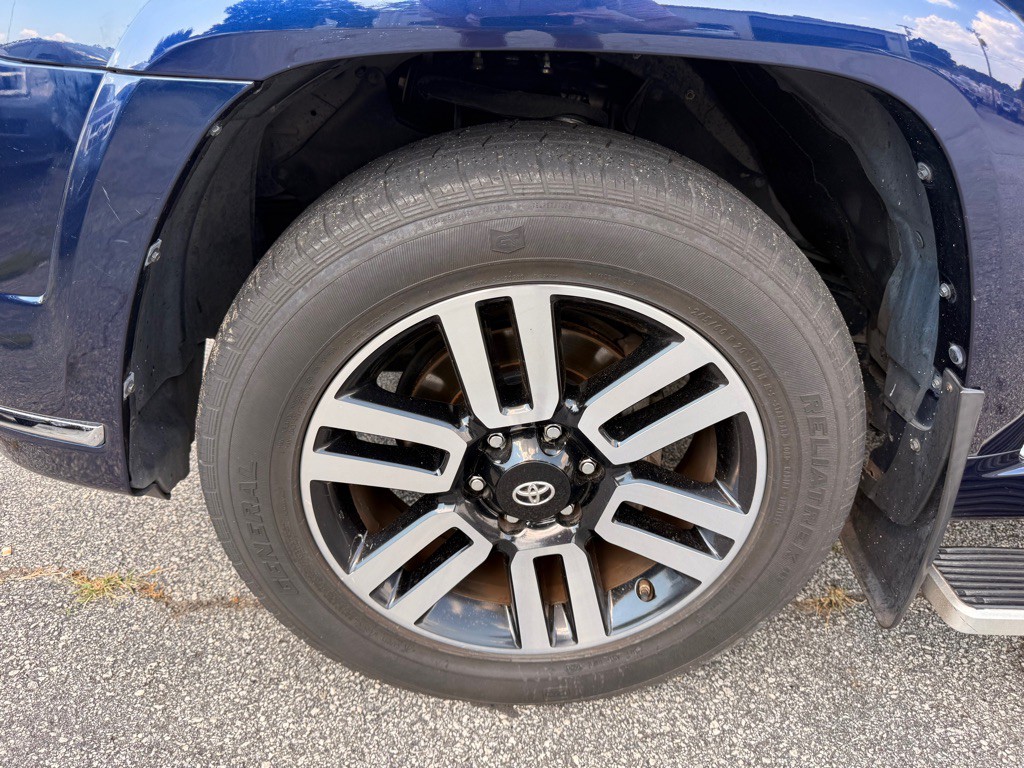 2019 Toyota 4Runner Image 19