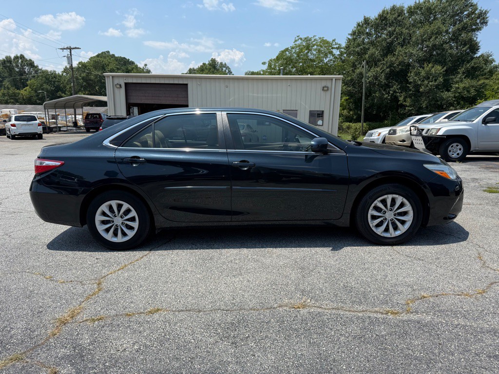 2015 Toyota Camry Image 8