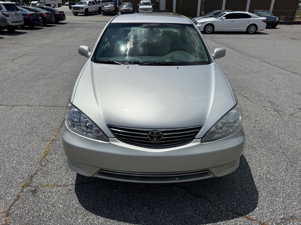 2005 Toyota Camry Image 2