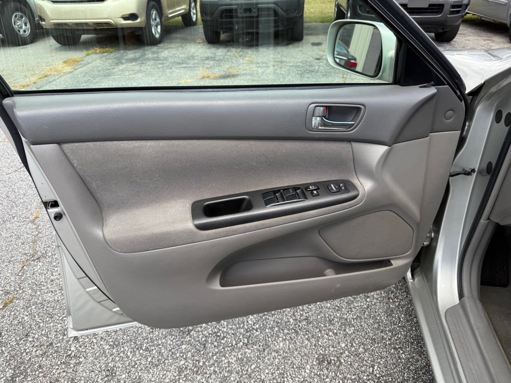 2005 Toyota Camry Image 11