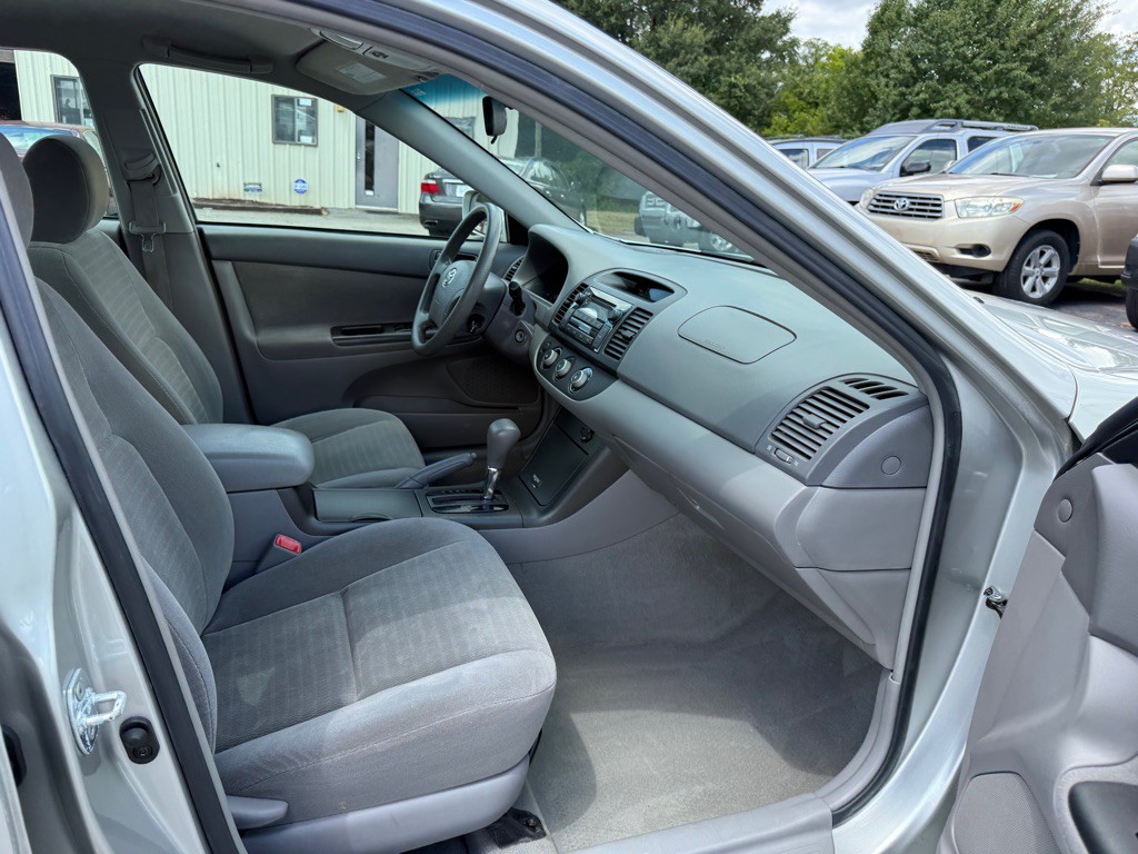 2005 Toyota Camry Image 13