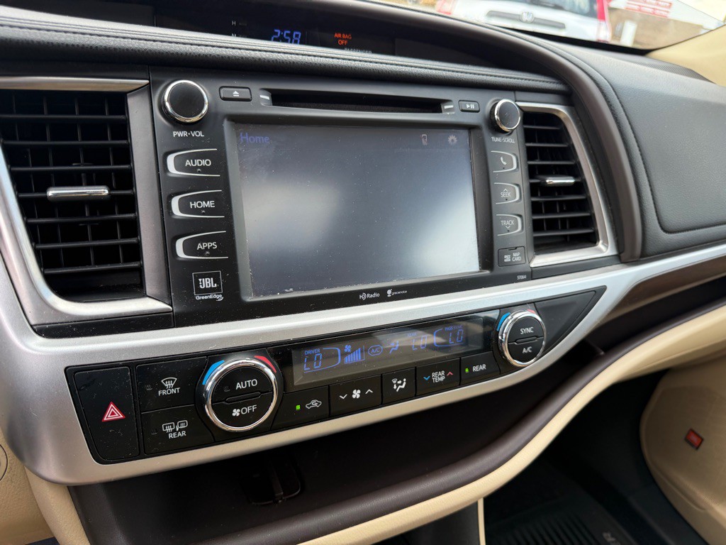 2014 Toyota Highlander Image 11