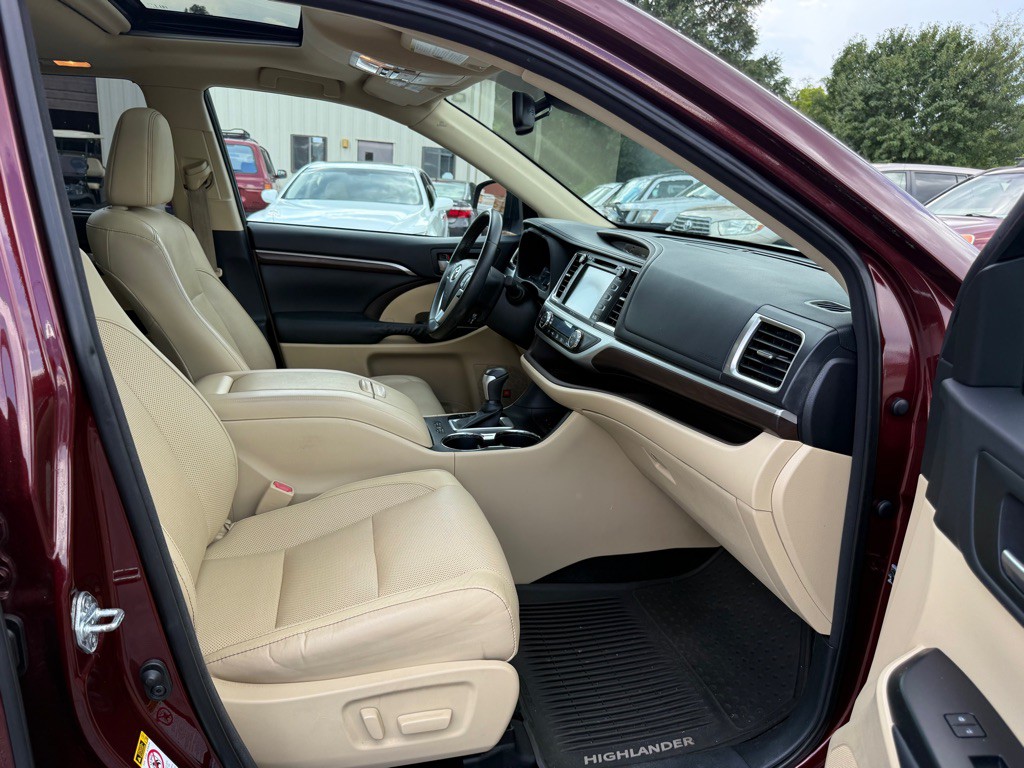 2014 Toyota Highlander Image 17