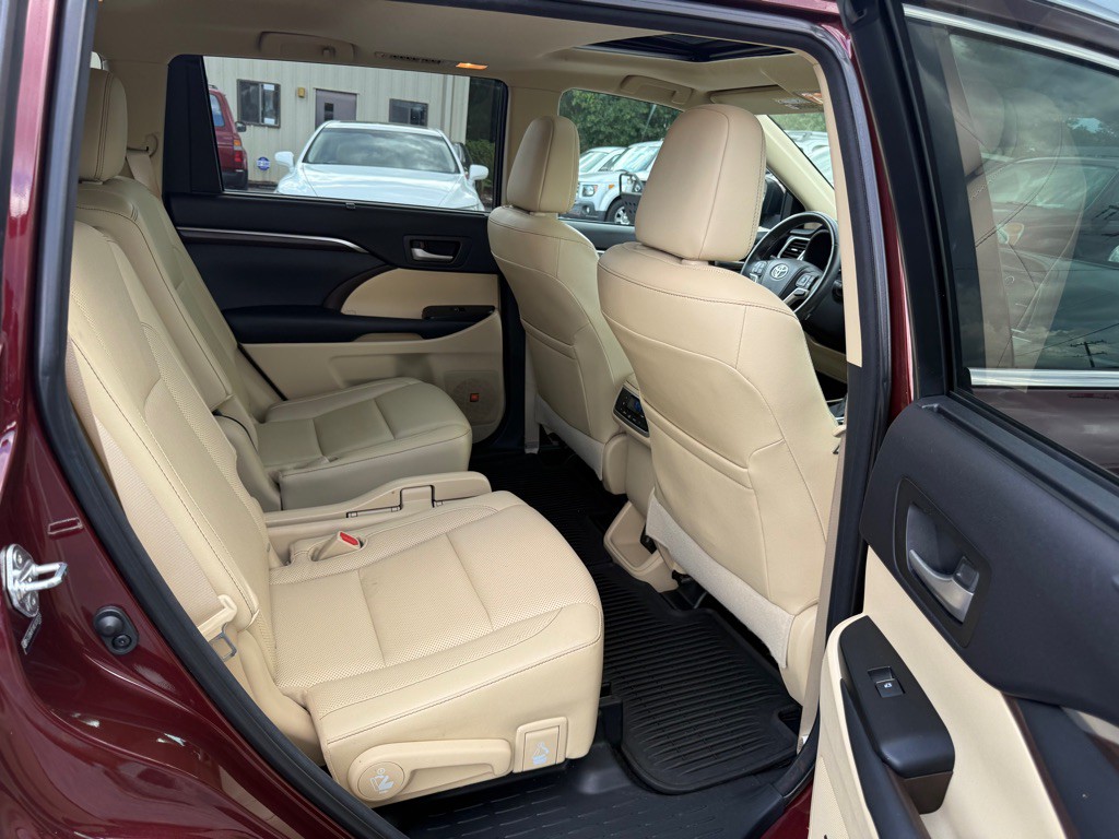 2014 Toyota Highlander Image 18