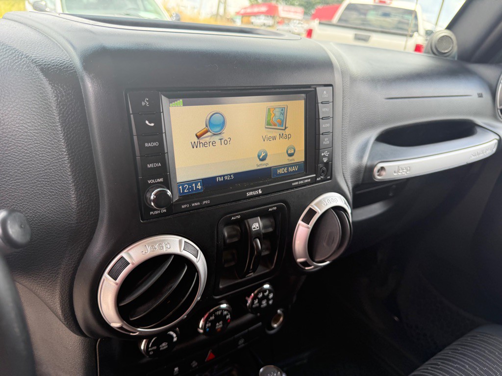 2011 Jeep Wrangler Unlimited Image 11