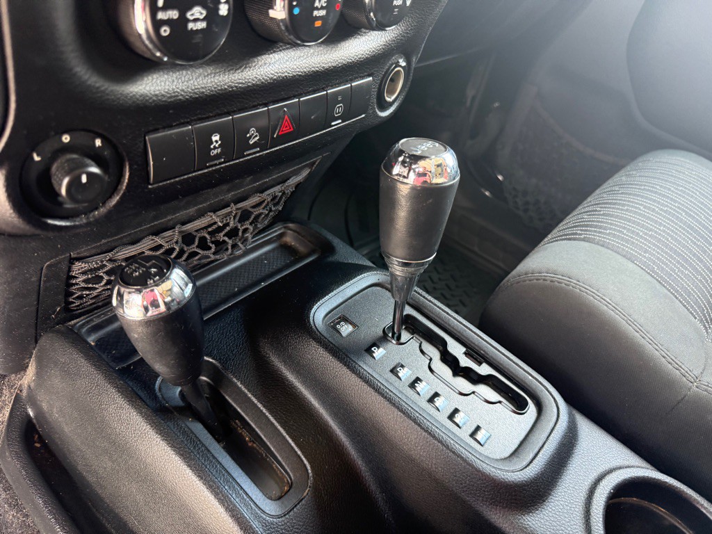 2011 Jeep Wrangler Unlimited Image 12