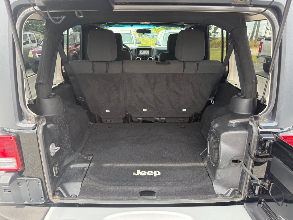 2011 Jeep Wrangler Unlimited Image 15
