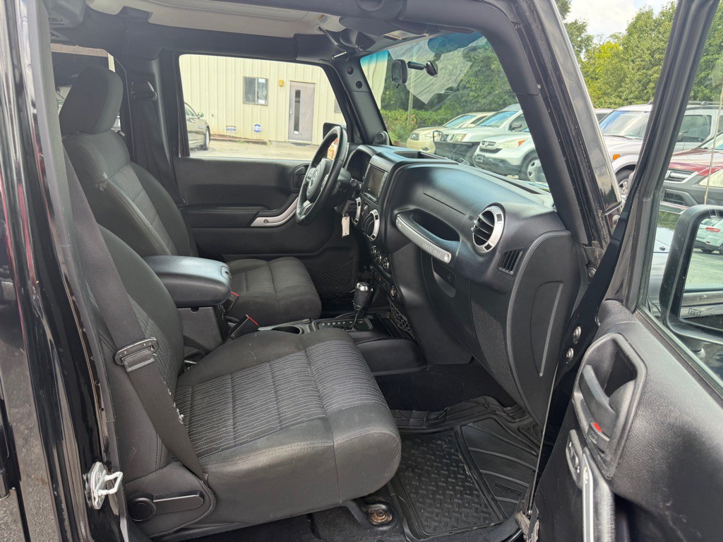 2011 Jeep Wrangler Unlimited Image 16