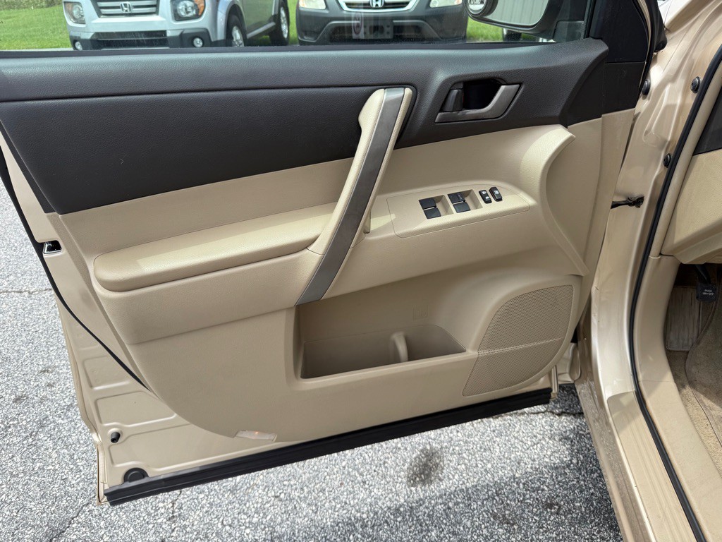 2010 Toyota Highlander Image 11
