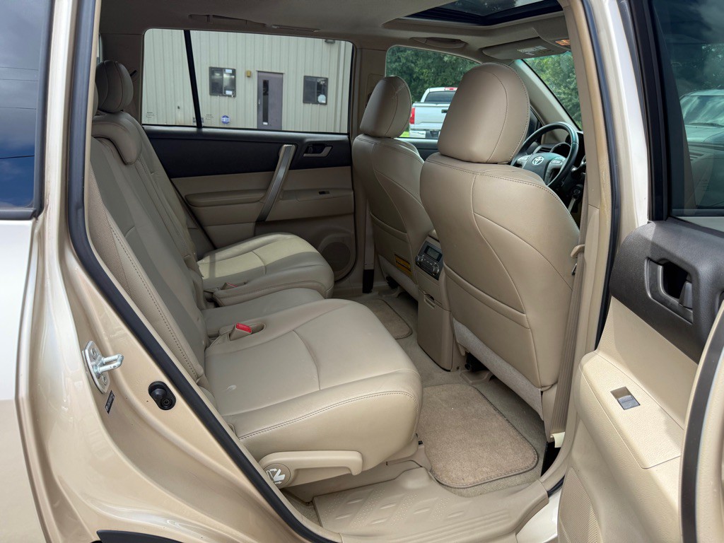 2010 Toyota Highlander Image 16