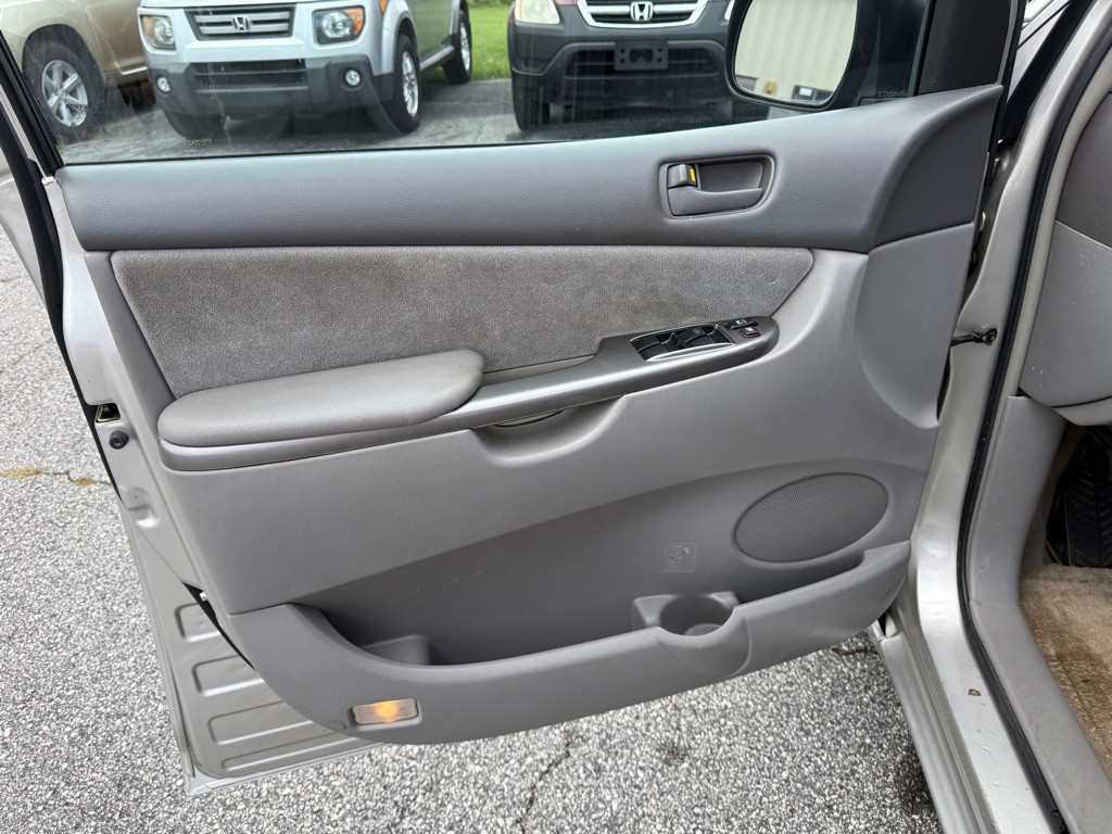 2006 Toyota Sienna Image 11
