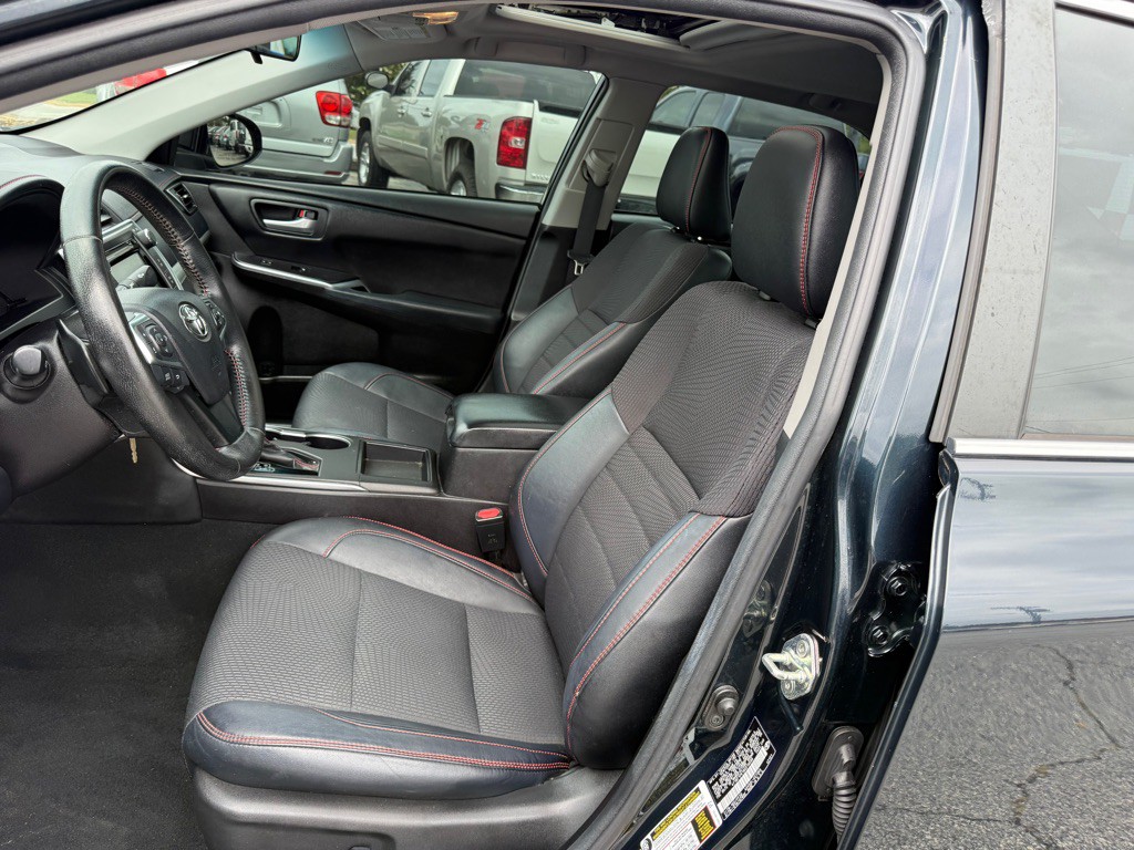 2016 Toyota Camry Image 9