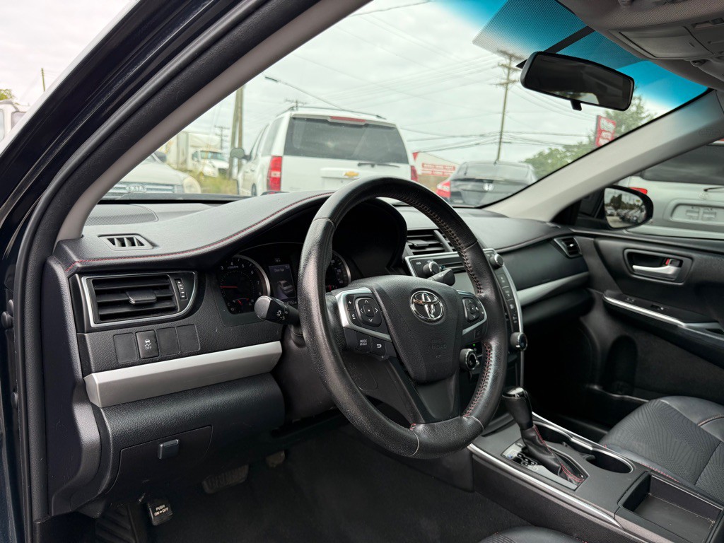2016 Toyota Camry Image 10