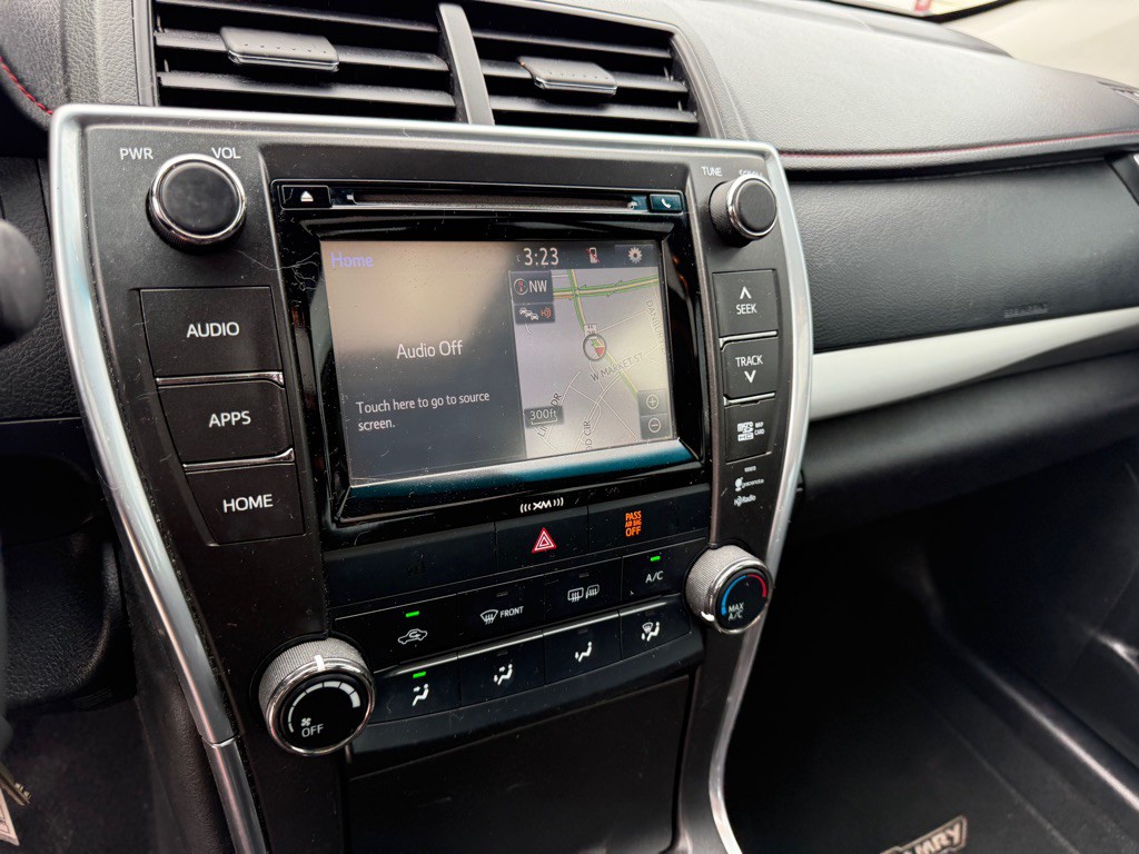 2016 Toyota Camry Image 11
