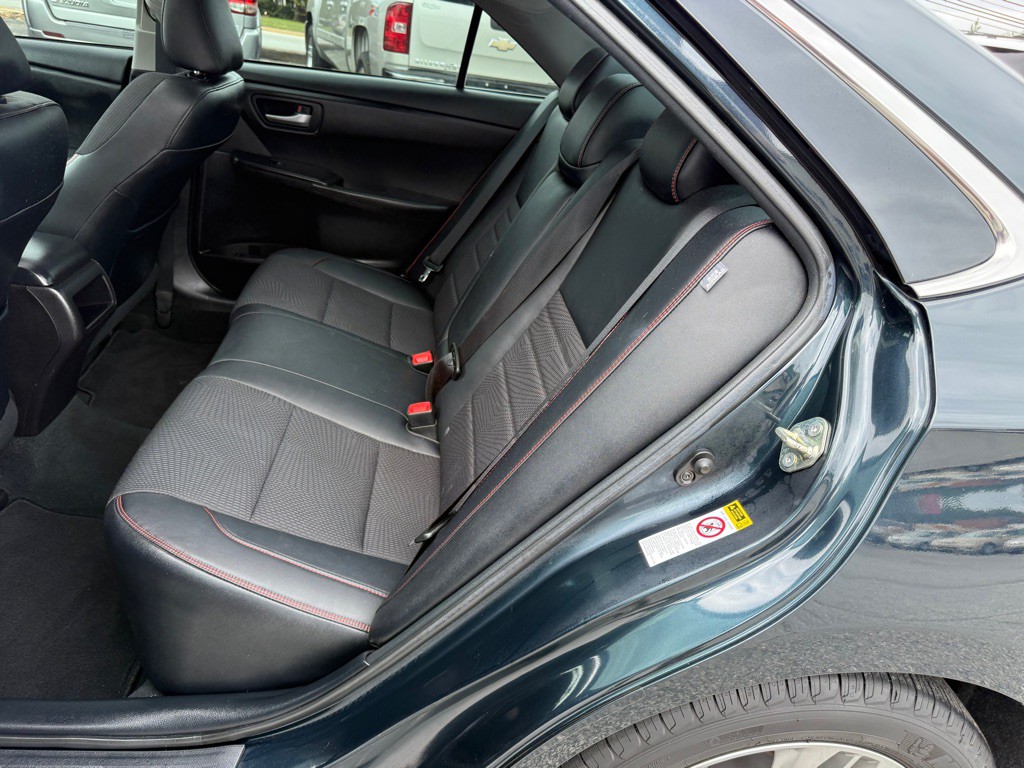 2016 Toyota Camry Image 14