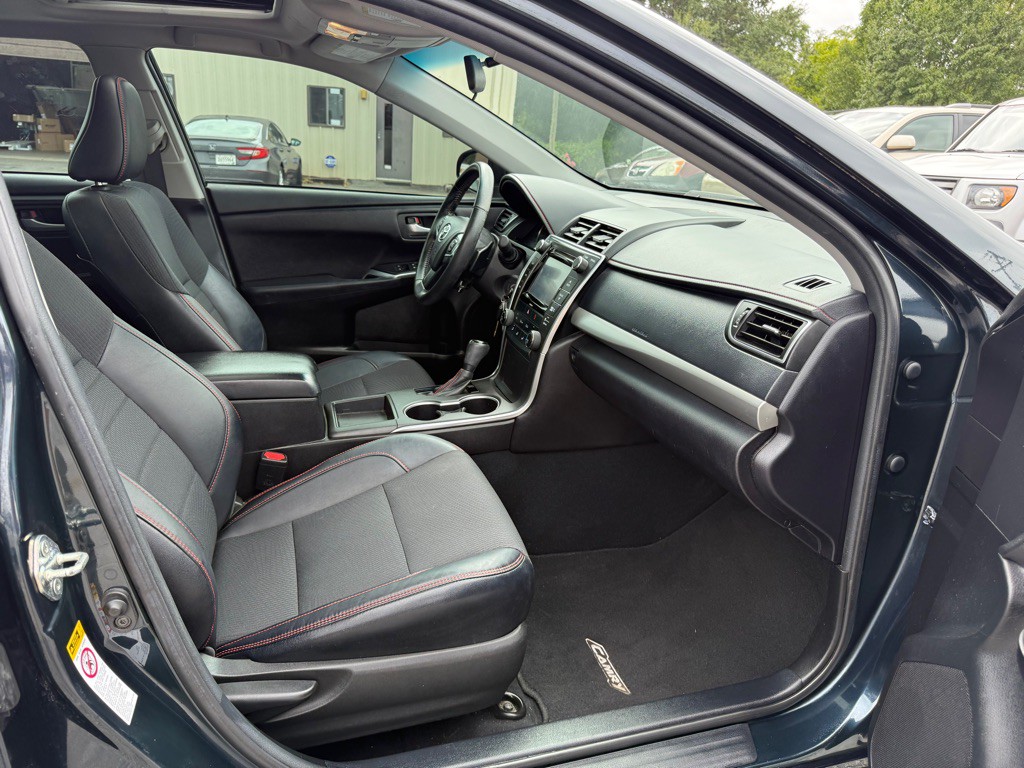 2016 Toyota Camry Image 15