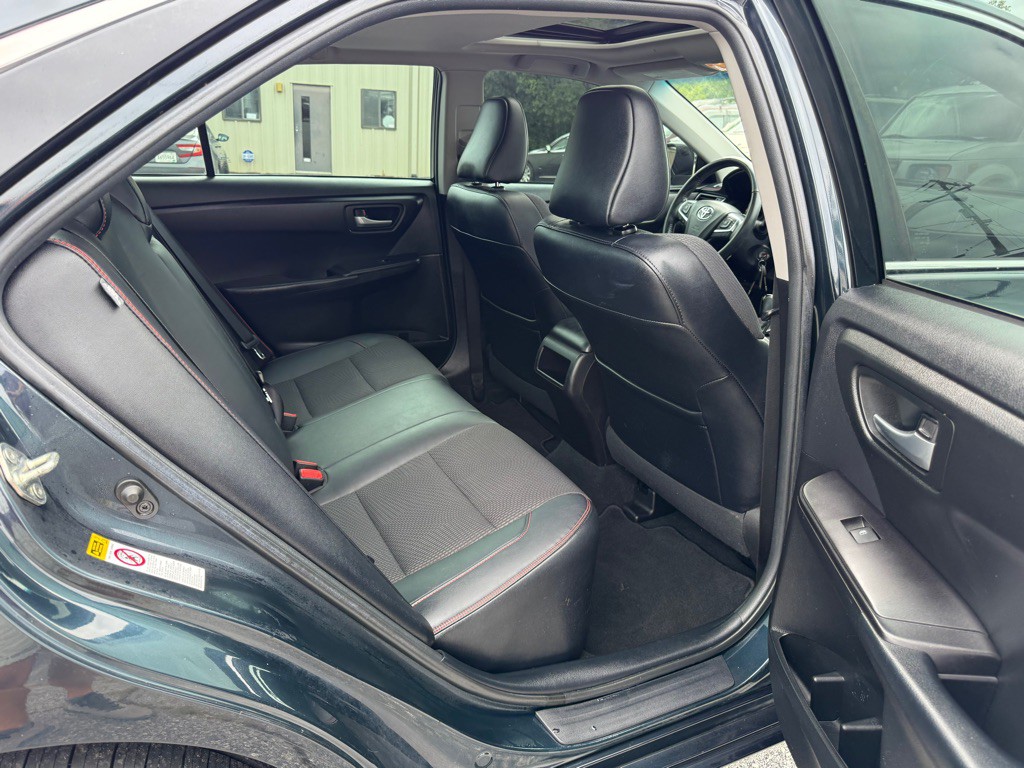 2016 Toyota Camry Image 16